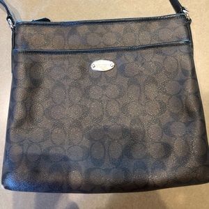 Crossbody Coach purse Excellent condition!